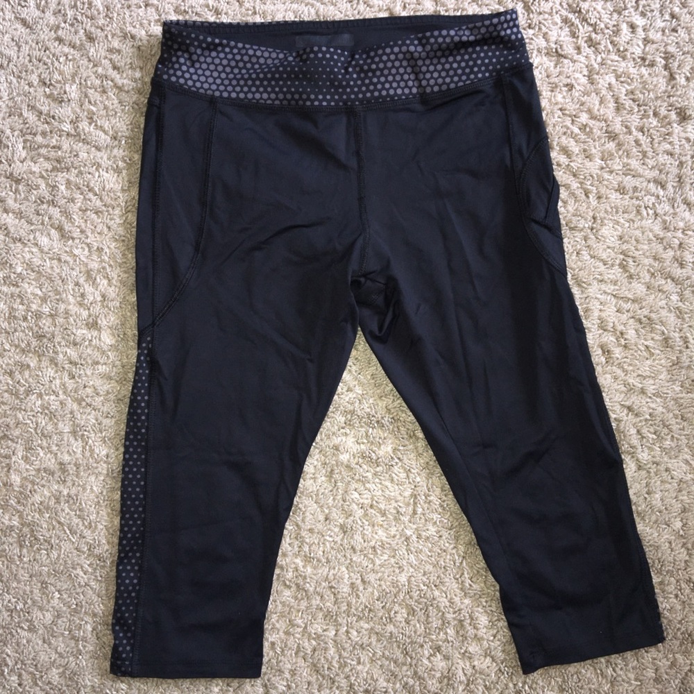 Forever 21 Cropped Athletic Black Leggings